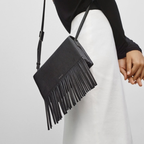 Aritzia Handbags - Aritzia Auxiliary Reese Crossbody Purse & Dust Bag